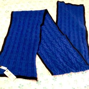 Cable knit pattern scarf